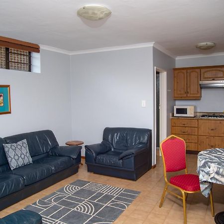 Great White Accommodation Kleinbaai Екстер'єр фото