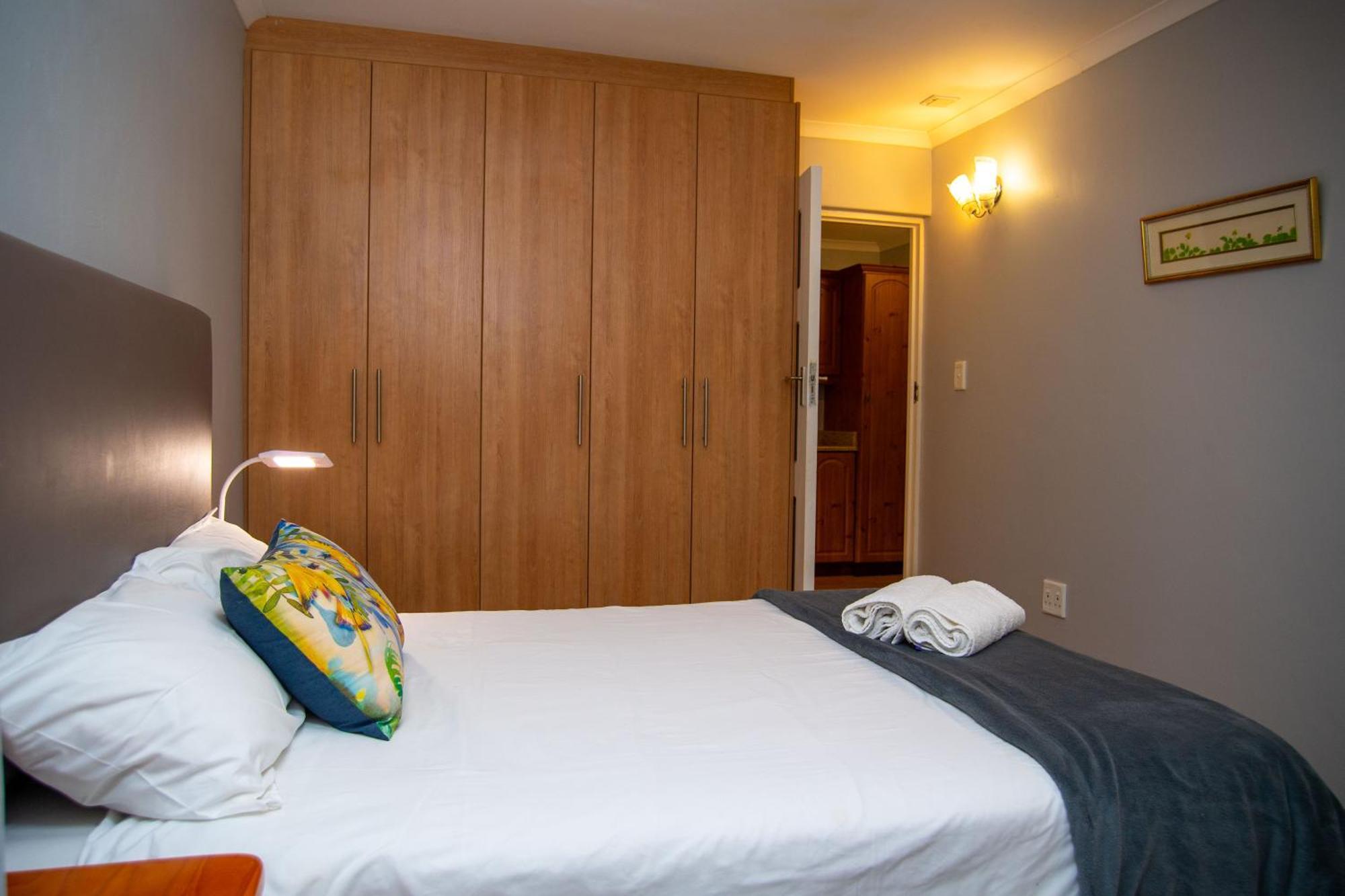Great White Accommodation Kleinbaai Екстер'єр фото
