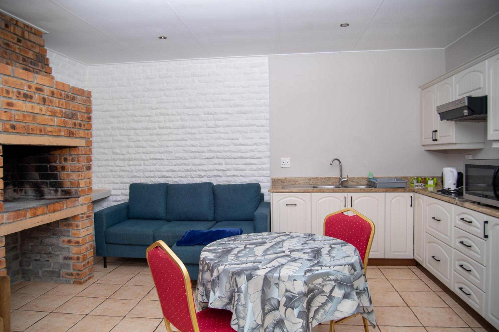 Great White Accommodation Kleinbaai Екстер'єр фото