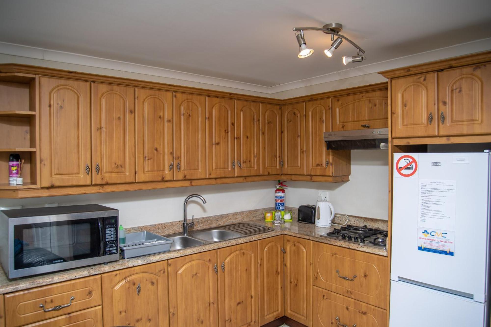 Great White Accommodation Kleinbaai Екстер'єр фото