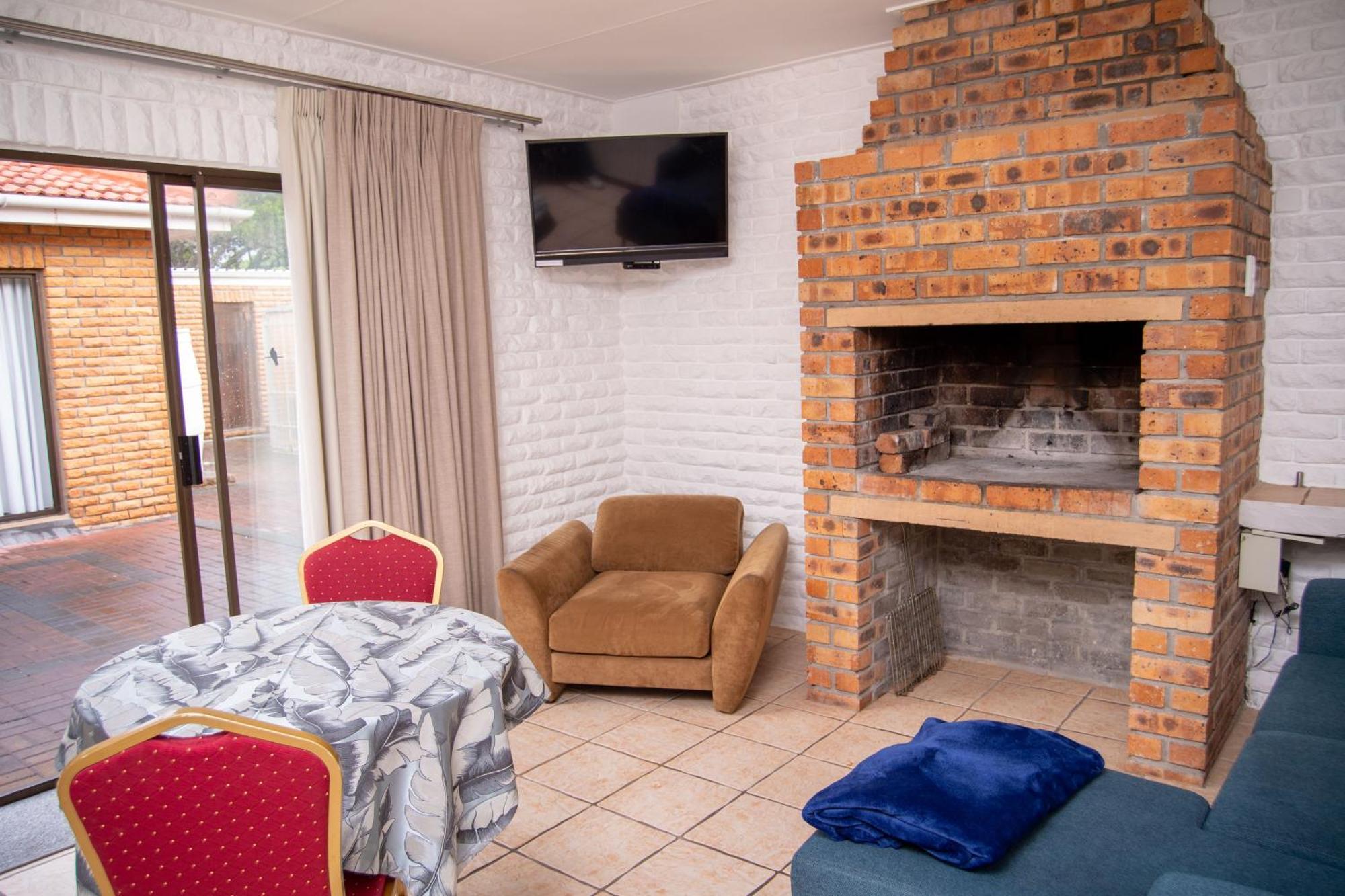 Great White Accommodation Kleinbaai Екстер'єр фото