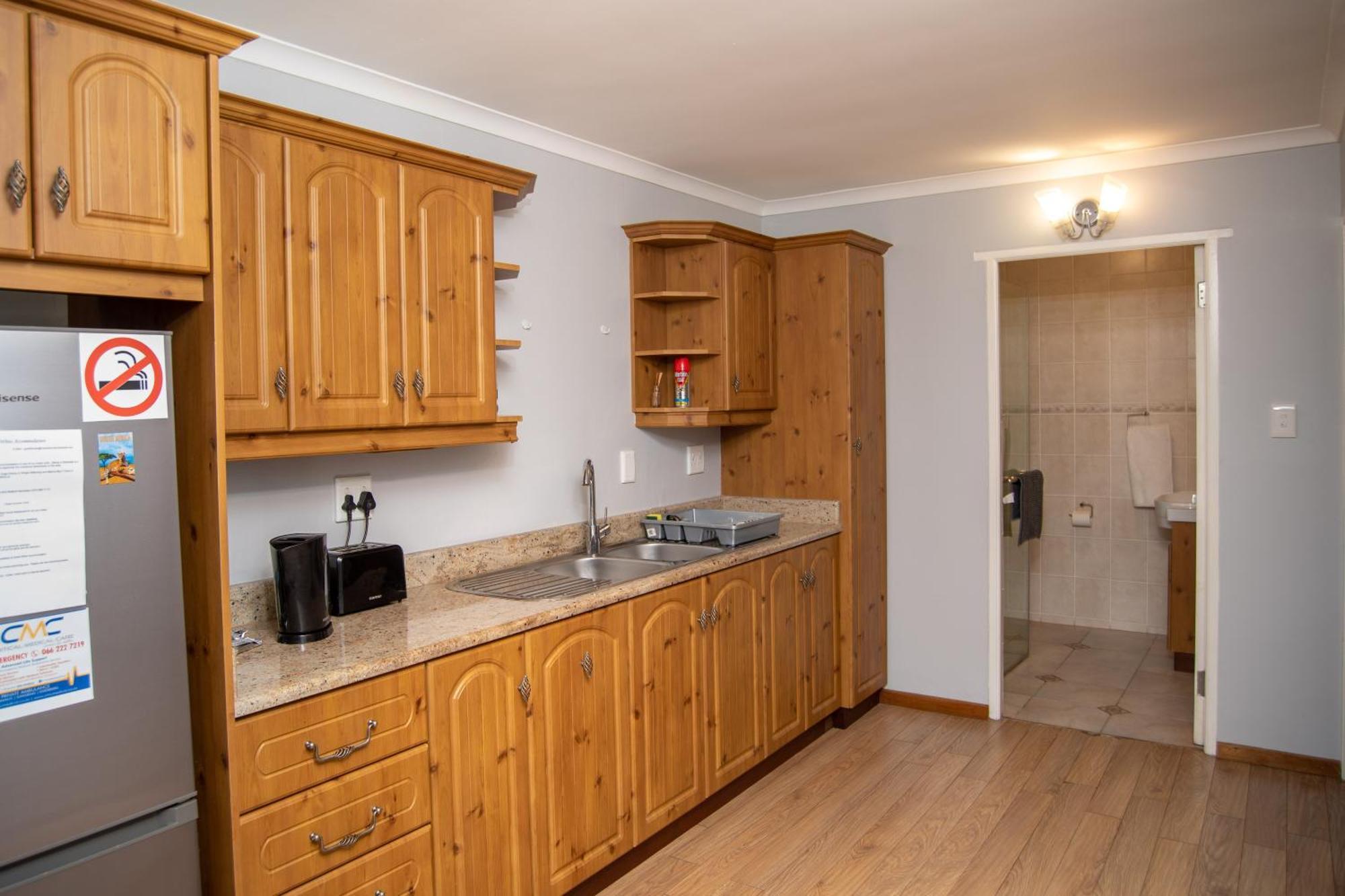 Great White Accommodation Kleinbaai Екстер'єр фото